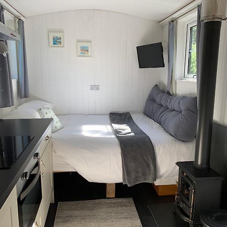 Tides Reach, Deluxe Shepherds Hut 1, 100M From The Beach Saint Merryn Esterno foto