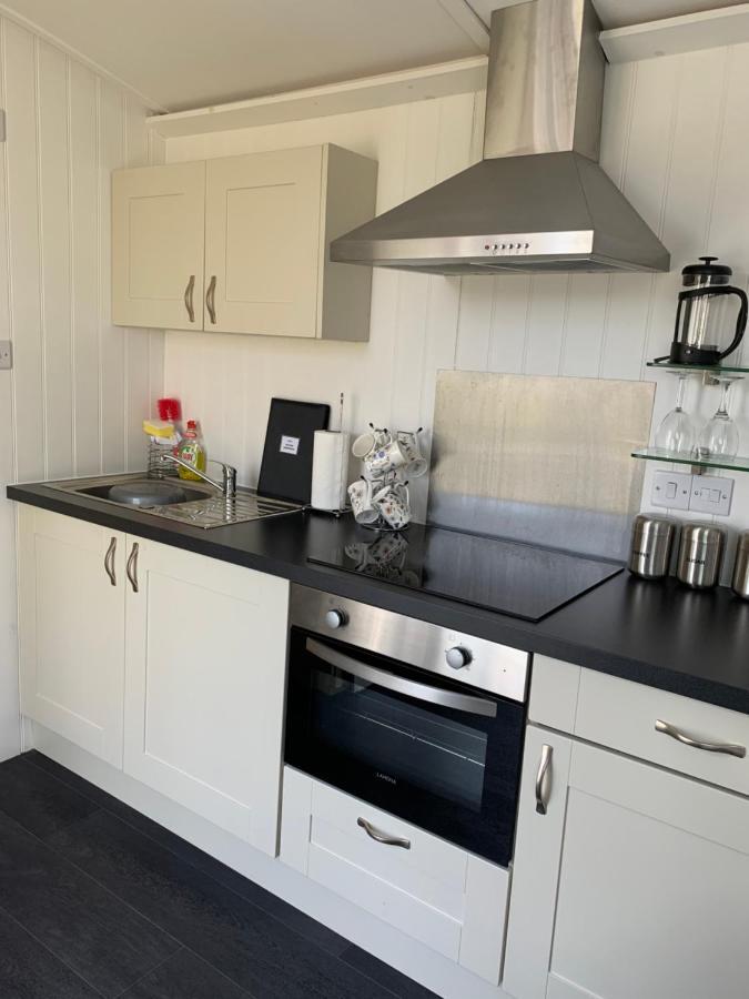 Tides Reach, Deluxe Shepherds Hut 1, 100M From The Beach Saint Merryn Esterno foto