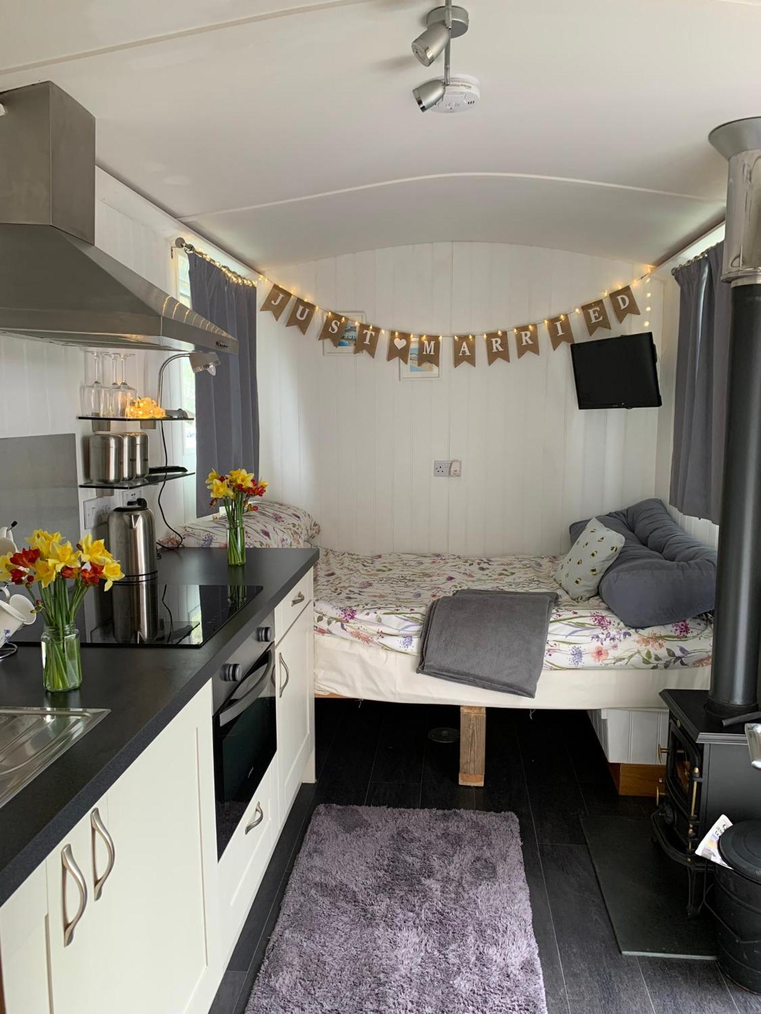 Tides Reach, Deluxe Shepherds Hut 1, 100M From The Beach Saint Merryn Esterno foto